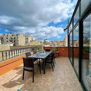 fantastic-3-bedroom-duplex-penthouse-with-terrace.qawrahotelsmalta.org/